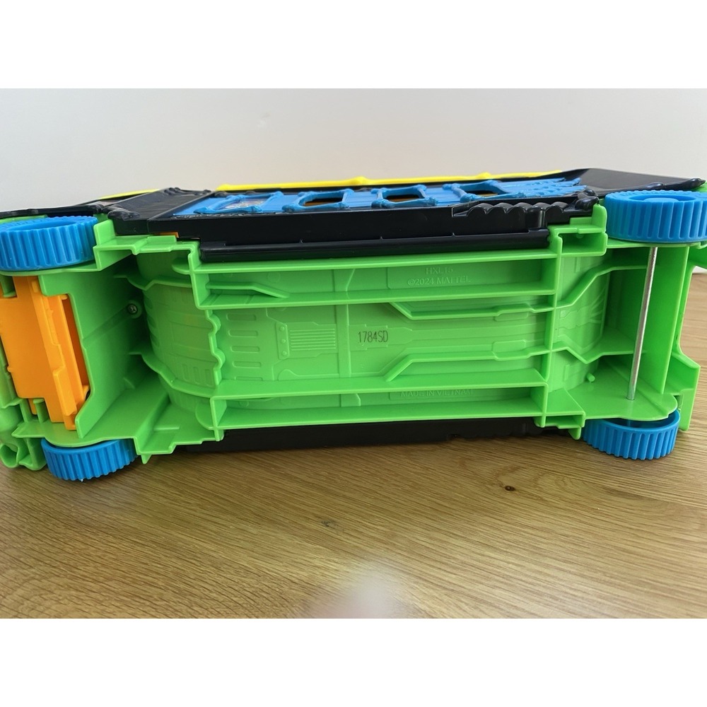 Hot Wheels Tony Hawk World Tour Skate Bus Playset Ramp Truck Base No Accessories - Picture 10 of 13